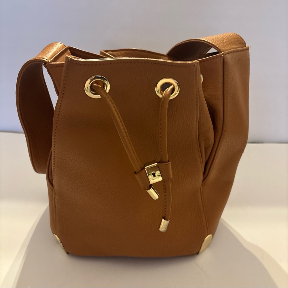 Elegant Tan Leather Bucket Bag